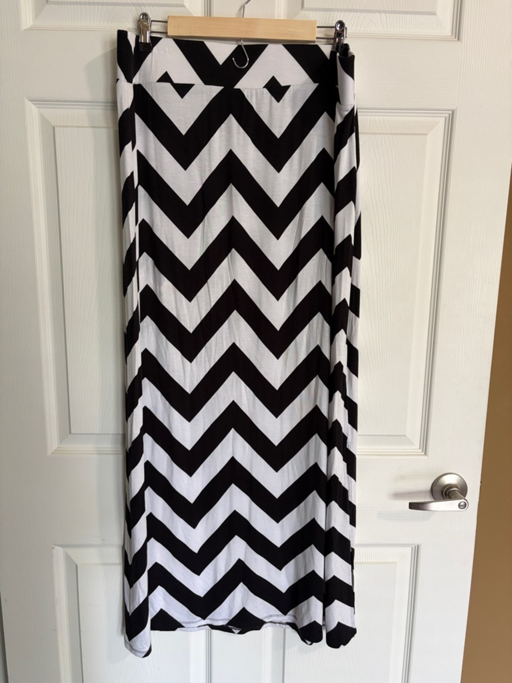 a.n.a Black and White Chevron Maxi Skirt